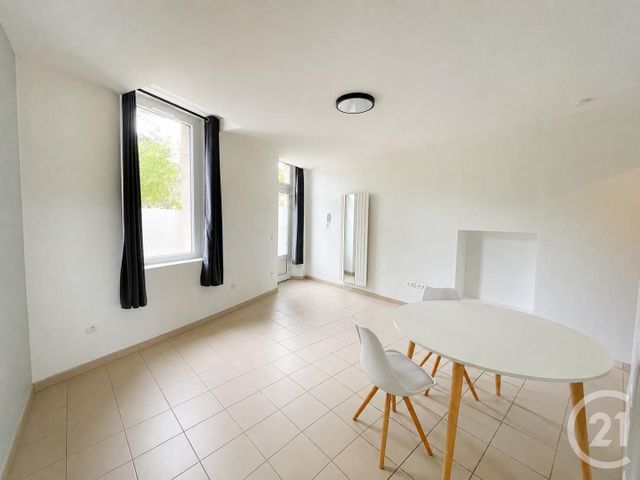 Appartement F2 &agrave; louer - 2 pi&egrave;ces - 39,69 m2 - Epernon - 28 - CENTRE