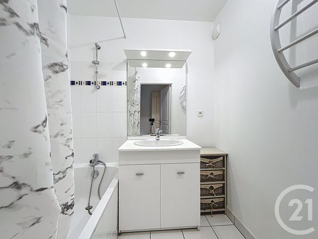 Appartement F3 &agrave; vendre - 3 pi&egrave;ces - 65,60 m2 - Chartres - 28 - CENTRE