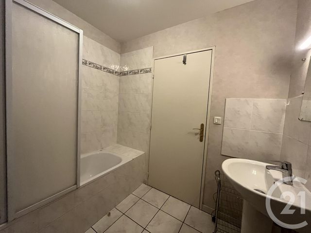 Appartement F3 à louer - 3 pièces - 65,99 m2 - Chartres - 28 - CENTRE