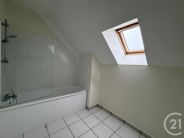 Maison &agrave; louer - 5 pi&egrave;ces - 118 m2 - Poisvilliers - 28 - CENTRE