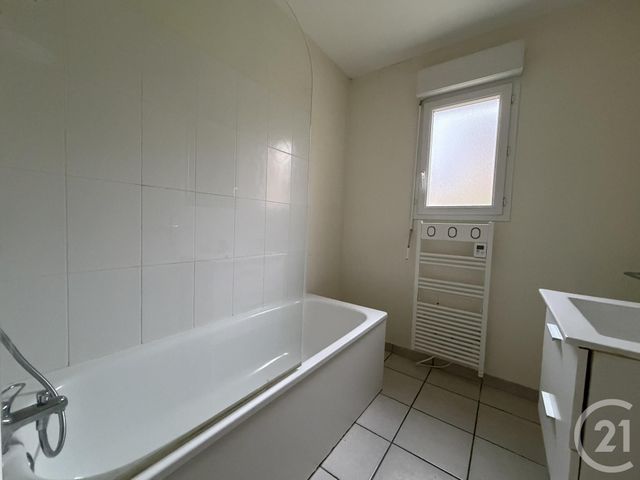 Maison &agrave; louer - 5 pi&egrave;ces - 118 m2 - Poisvilliers - 28 - CENTRE