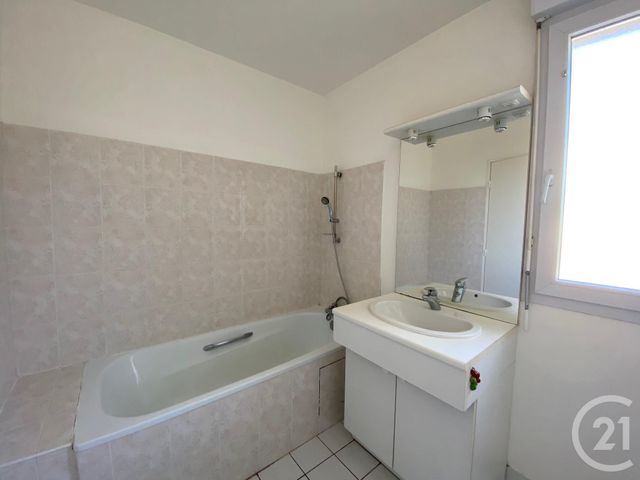 Appartement F3 &agrave; louer - 3 pi&egrave;ces - 68,28 m2 - Chartres - 28 - CENTRE