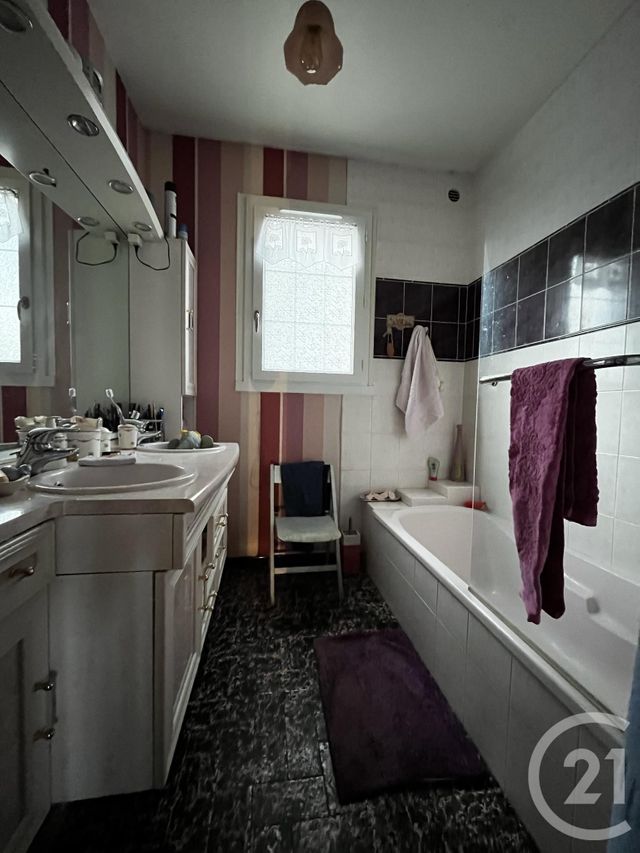 Maison &agrave; louer - 6 pi&egrave;ces - 136,18 m2 - Chartres - 28 - CENTRE