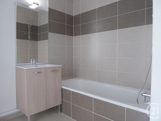 Appartement F4 &agrave; louer - 4 pi&egrave;ces - 85,75 m2 - Chartres - 28 - CENTRE