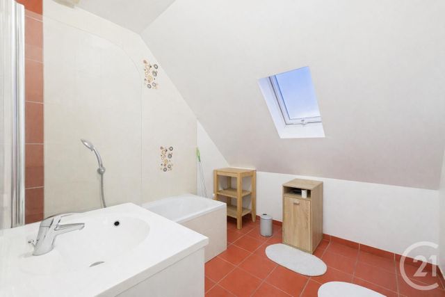 Maison &agrave; louer - 4 pi&egrave;ces - 78,08 m2 - Chartres - 28 - CENTRE