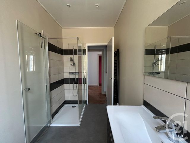 Maison &agrave; louer - 7 pi&egrave;ces - 135,79 m2 - Luisant - 28 - CENTRE