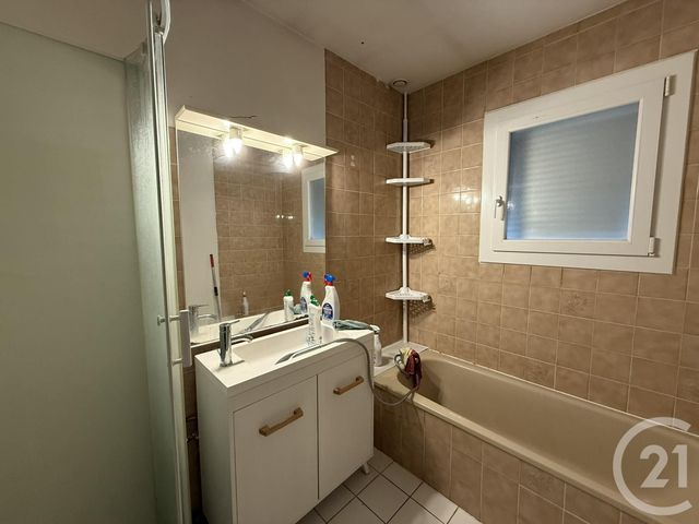 Maison &agrave; louer - 5 pi&egrave;ces - 96,61 m2 - Barjouville - 28 - CENTRE