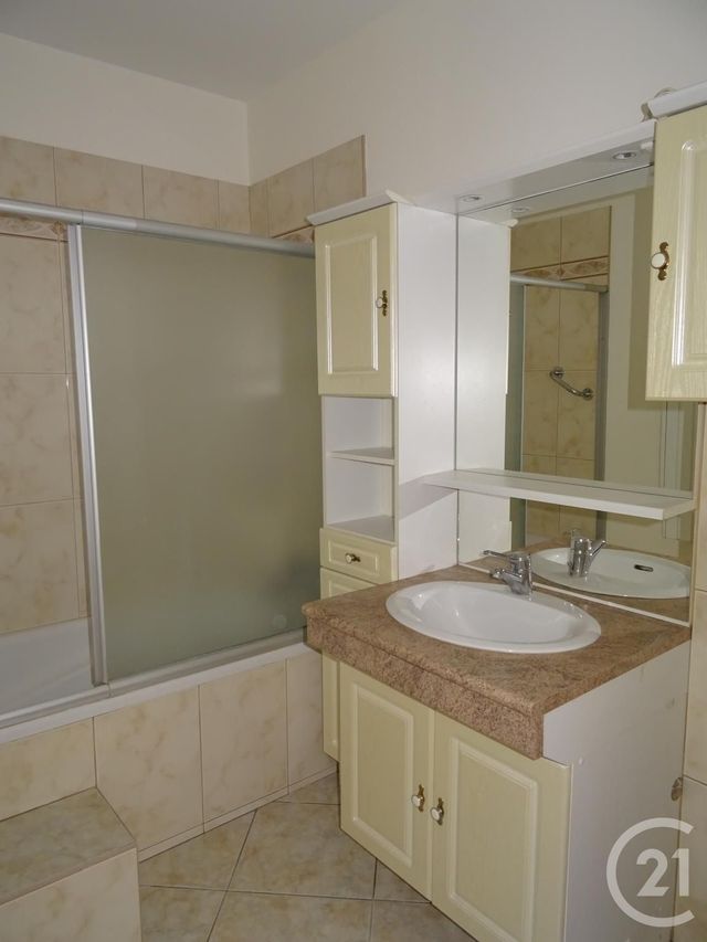 Appartement F3 &agrave; louer - 3 pi&egrave;ces - 74 m2 - Chartres - 28 - CENTRE