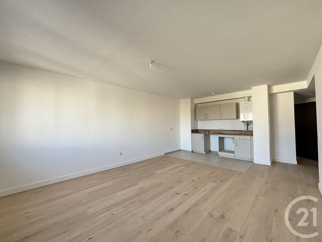 Appartement T3 &agrave; louer - 3 pi&egrave;ces - 60,35 m2 - Chartres - 28 - CENTRE