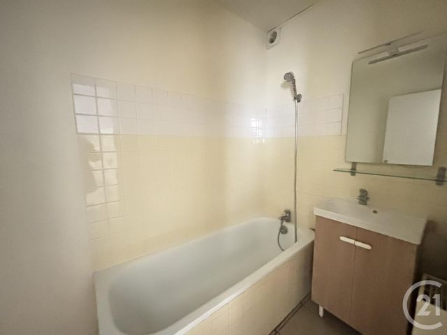 Appartement F1 &agrave; louer - 1 pi&egrave;ce - 35,26 m2 - Chartres - 28 - CENTRE